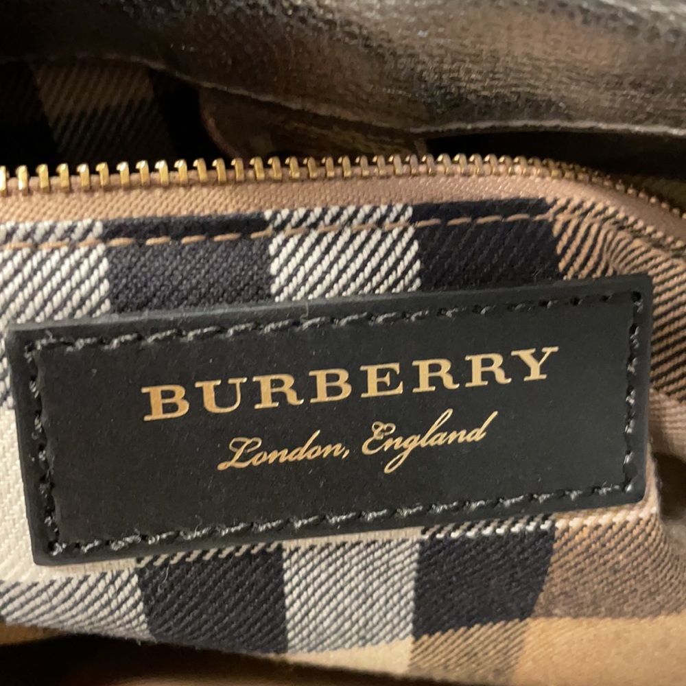 Burberry Medium Banner Fringe - Picture 9 of 16